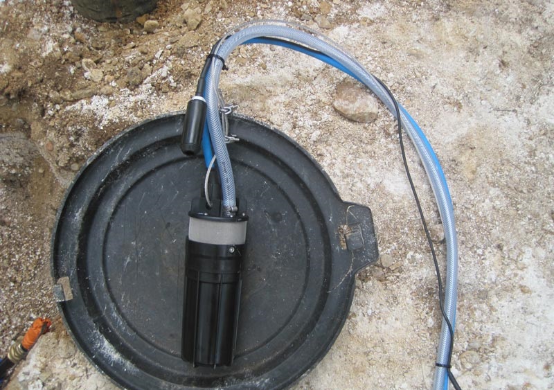 Comment installer une pompe immergée dans un puits ou forage ?