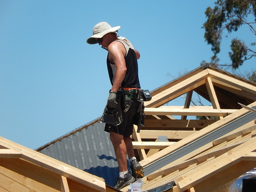 Pourquoi confier nos travaux de toiture aux couvreurs professionnels ?