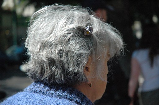Maximiser le confort des seniors : les objets connectées et l’accompagnement personnalisé
