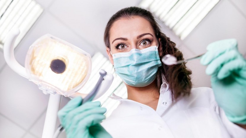 Les implants dentaires